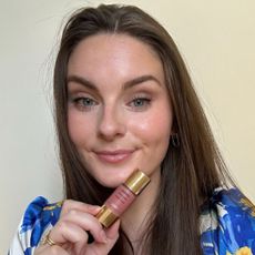 Tori wearing Hourglass Unreal Liquid Blush